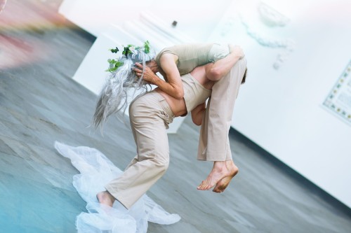 Tanzperformance: Noli me tangere